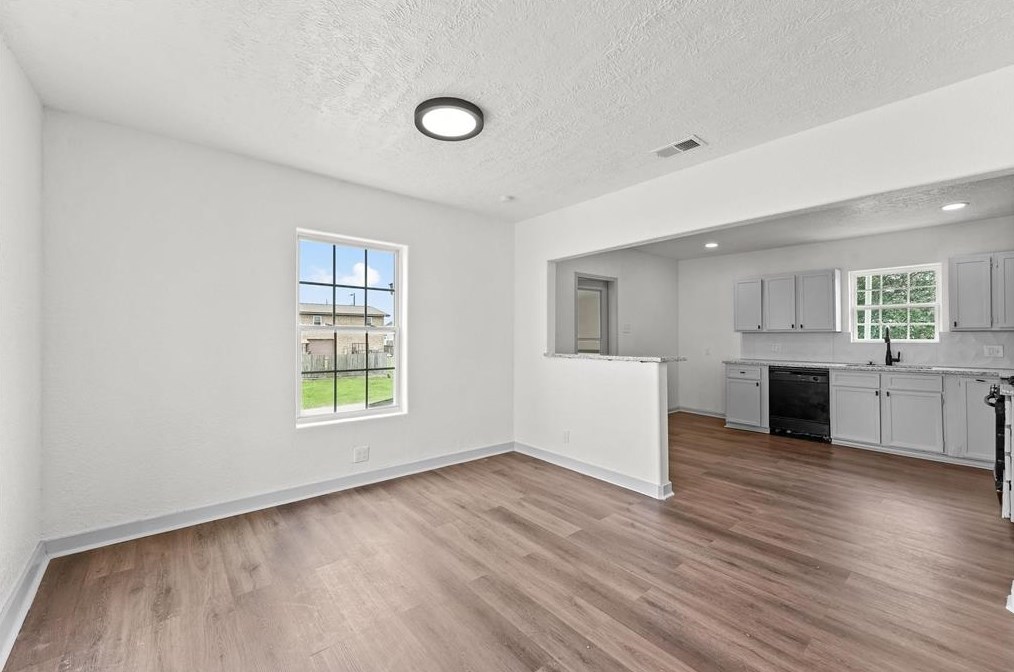 2202 67 St, Galveston TX 77551-1583 exterior