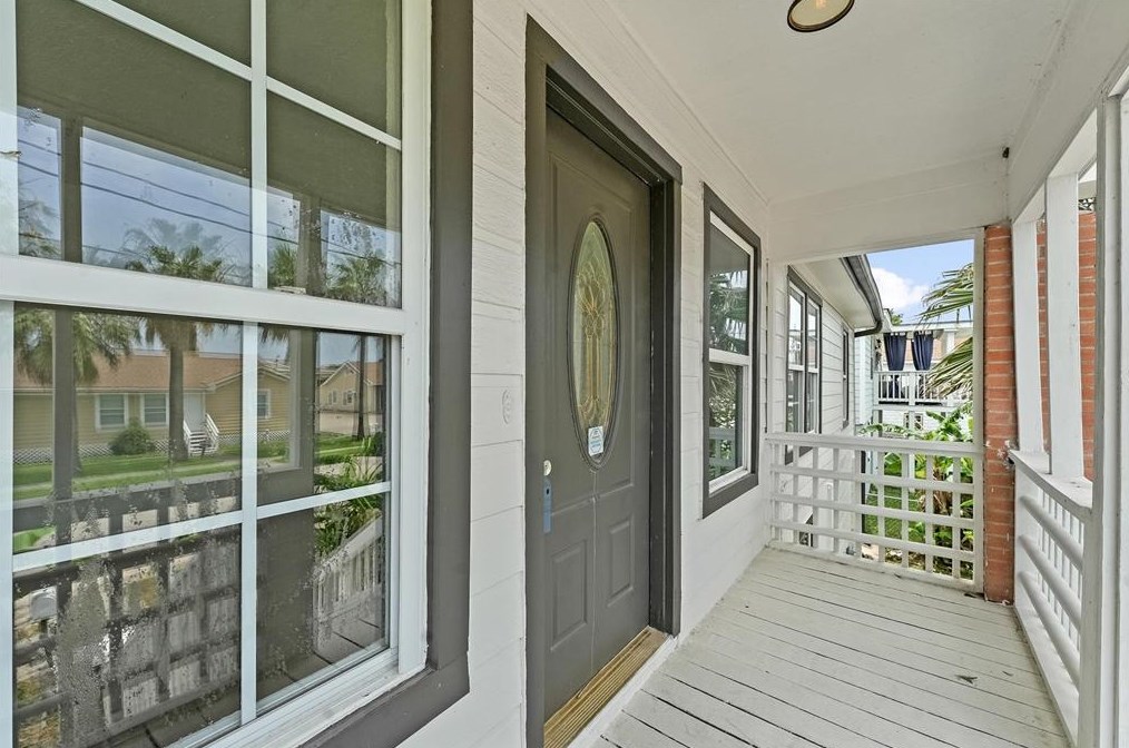 2202 67 St, Galveston TX 77551-1583 exterior