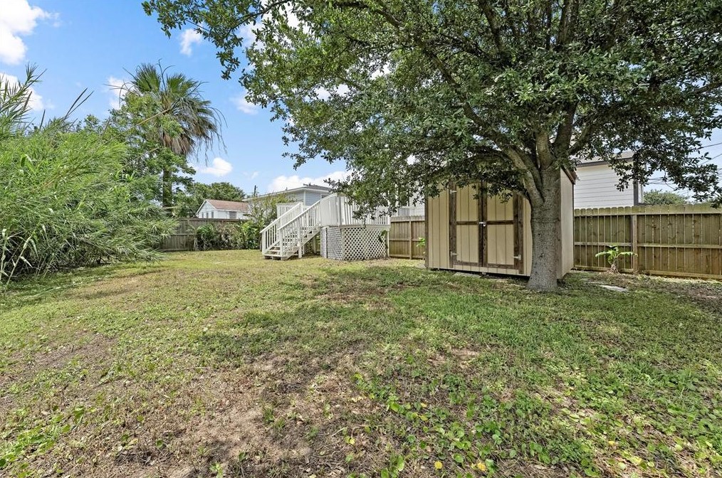 2202 67 St, Galveston TX 77551-1583 exterior