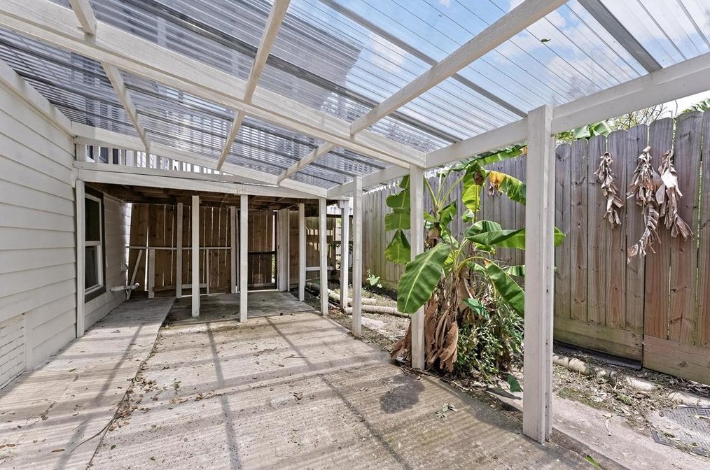 2202 67 St, Galveston TX 77551-1583 exterior