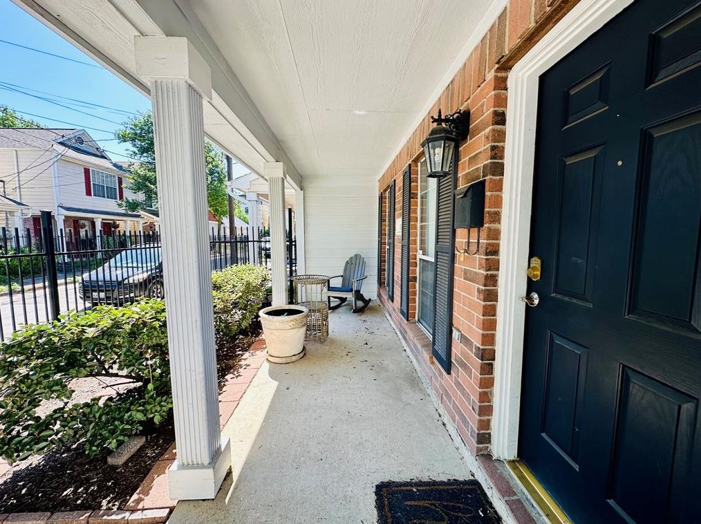 1102 Robin St, Houston TX  77019-4610 exterior