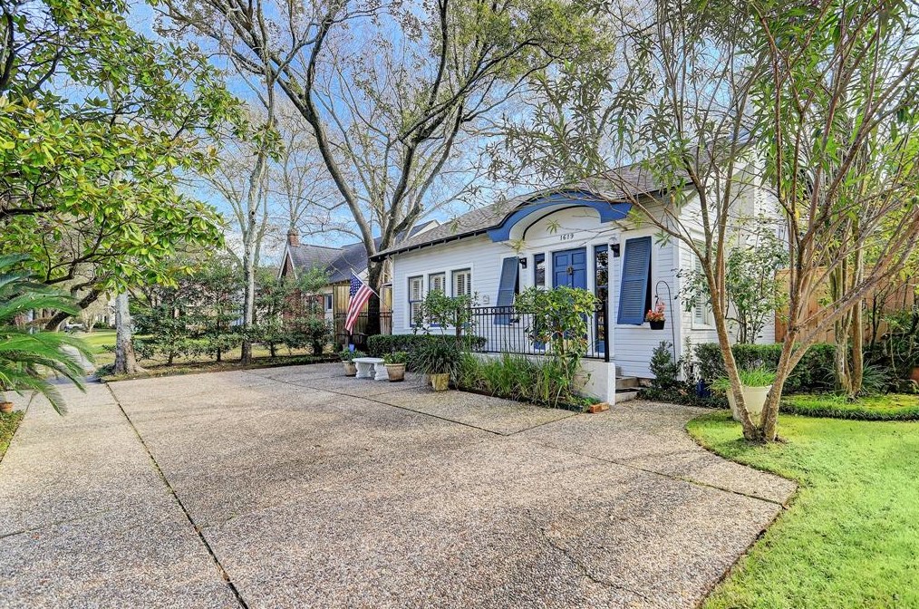 1619 Vassar St, Houston TX  77006-6035 exterior