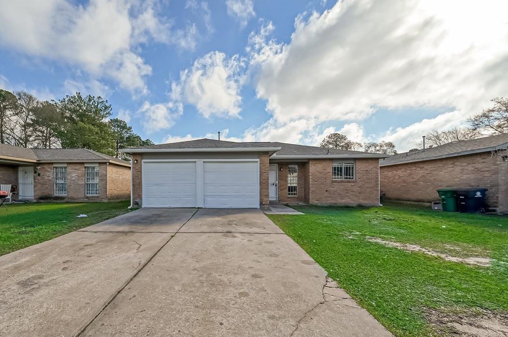8726 Valley Flag Dr, Houston TX  77078-3706 exterior