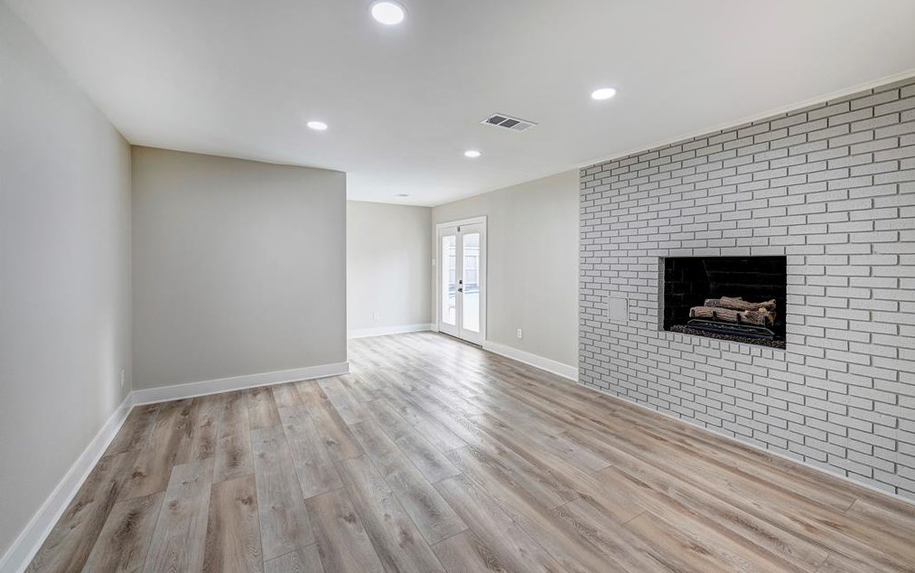 5235 Yarwell Dr, Houston TX  77096-5116 exterior