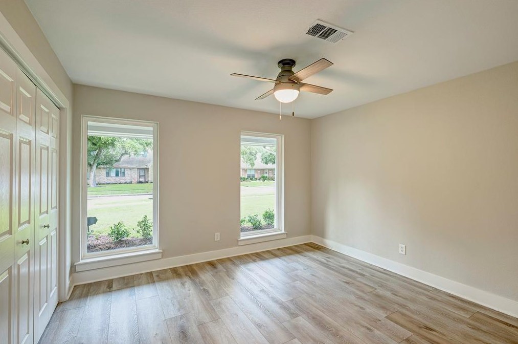 5235 Yarwell Dr, Houston TX  77096-5116 exterior