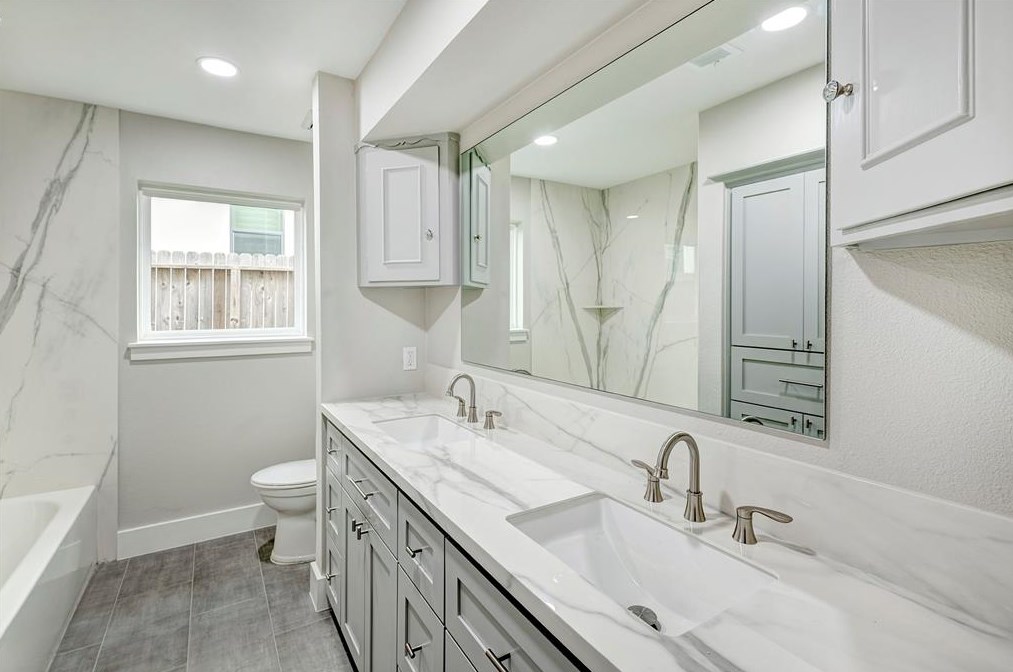 5235 Yarwell Dr, Houston TX  77096-5116 exterior