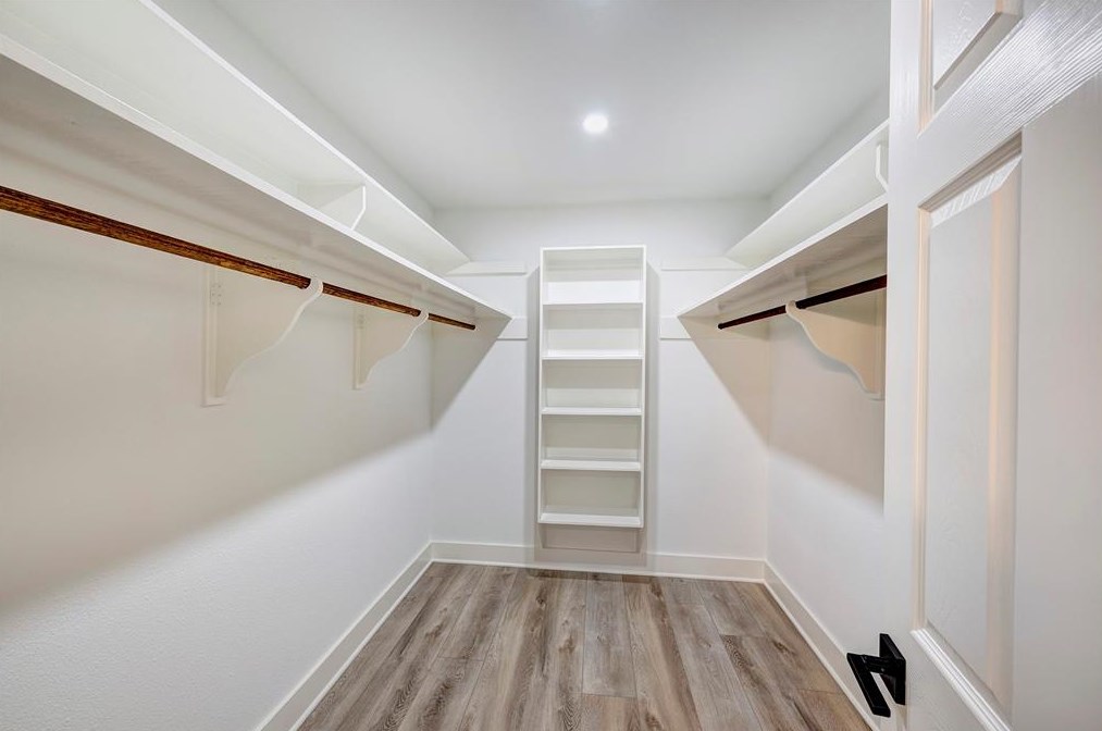5235 Yarwell Dr, Houston TX  77096-5116 exterior