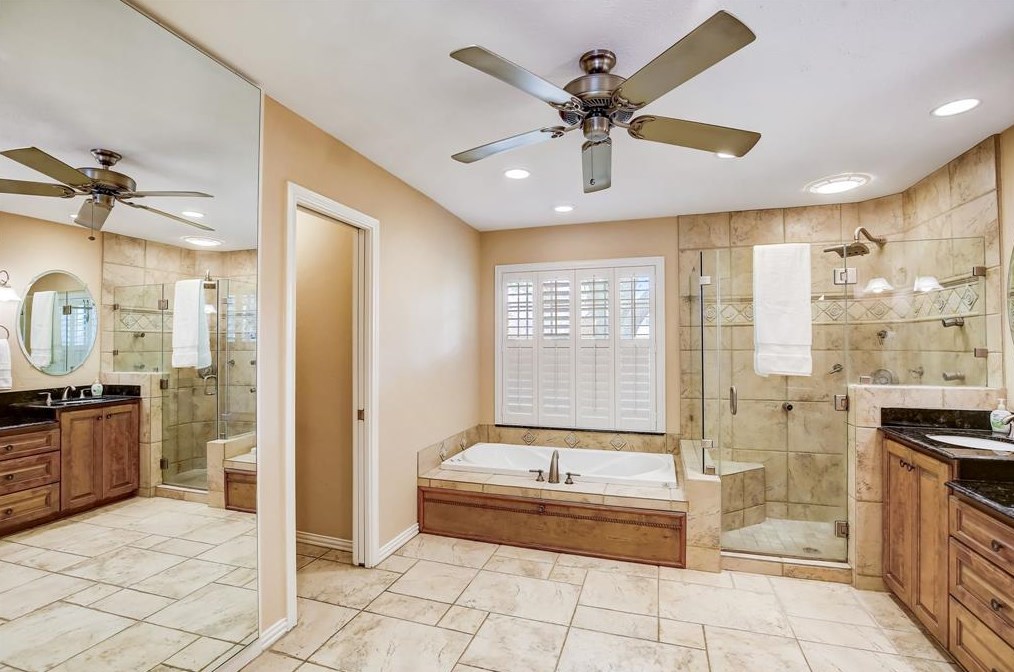 15726 Echo Ldg Dr, Houston TX  77095-2659 exterior