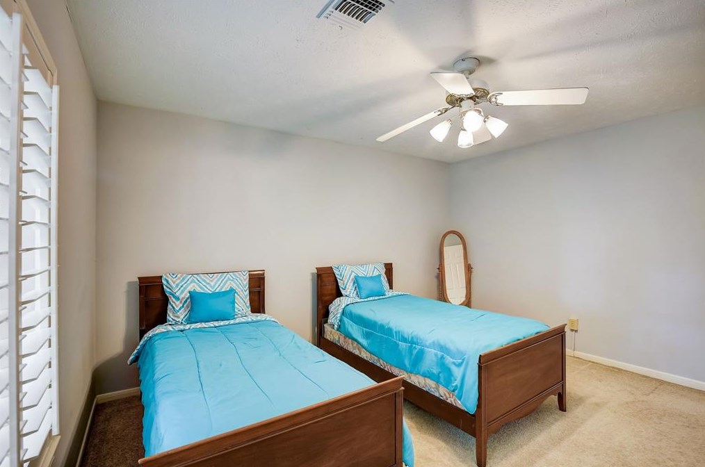 15726 Echo Ldg Dr, Houston TX  77095-2659 exterior