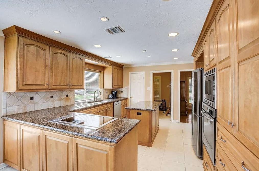 15726 Echo Ldg Dr, Houston TX  77095-2659 exterior