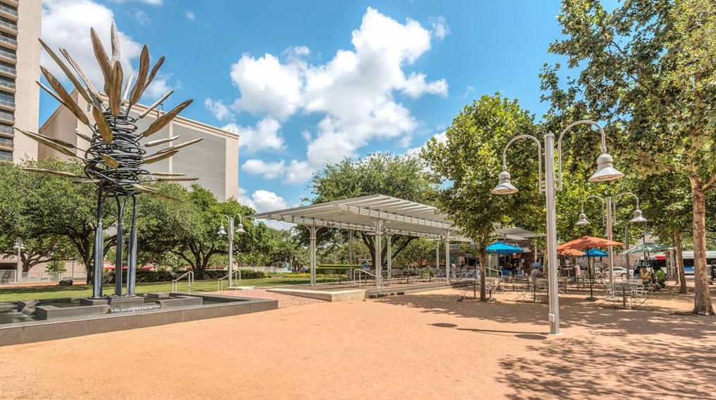 201 Main St, Houston TX  77002-1746 exterior