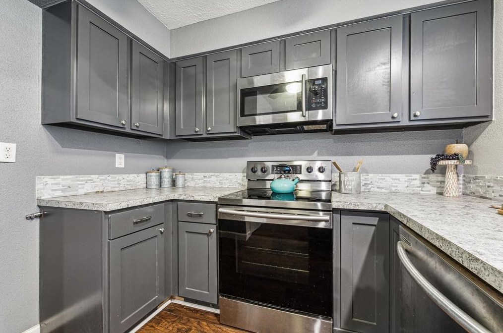 2423 Heritage Bnd Dr, Houston TX  77598-3116 exterior