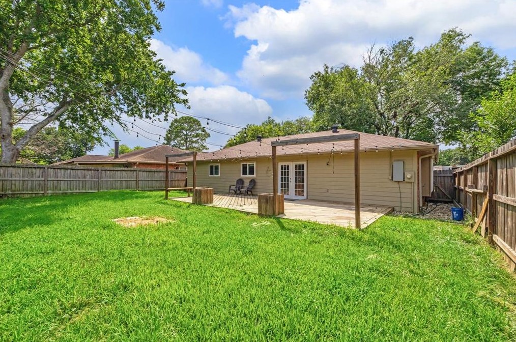 2423 Heritage Bnd Dr, Houston TX  77598-3116 exterior