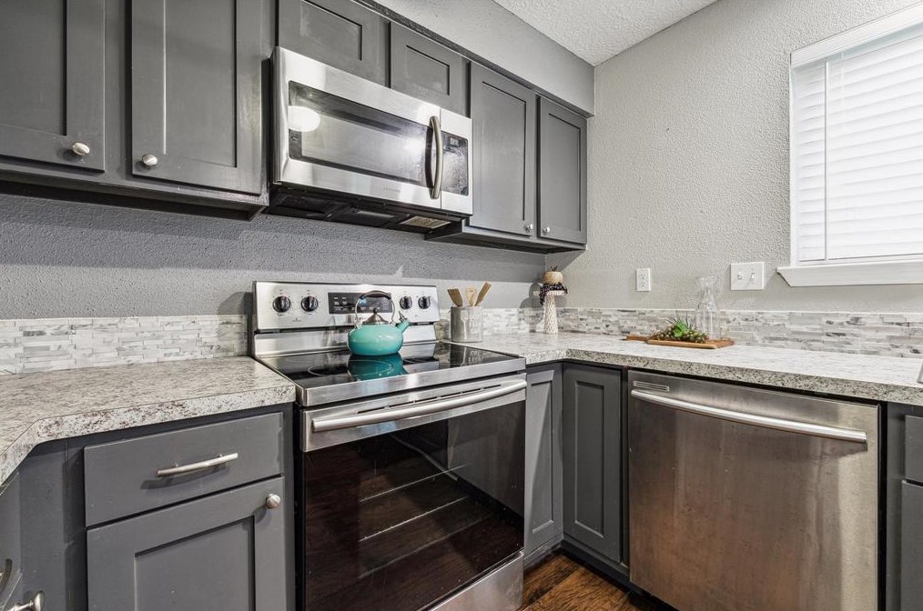2423 Heritage Bnd Dr, Houston TX  77598-3116 exterior