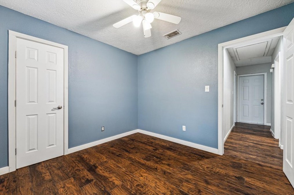 2423 Heritage Bnd Dr, Houston TX  77598-3116 exterior