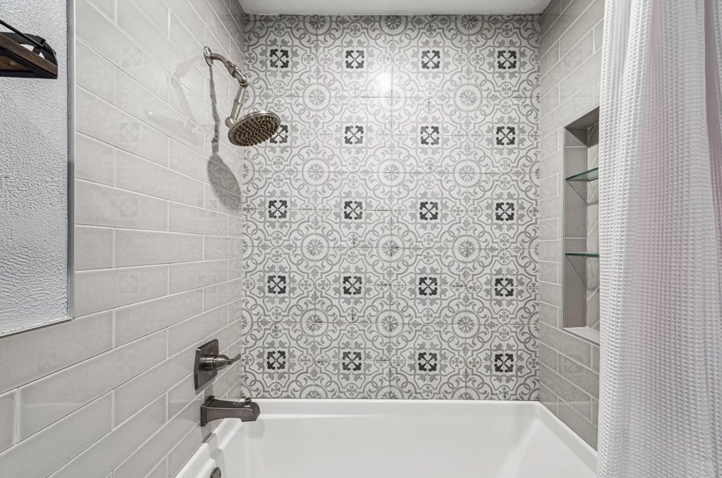 2423 Heritage Bnd Dr, Houston TX  77598-3116 exterior