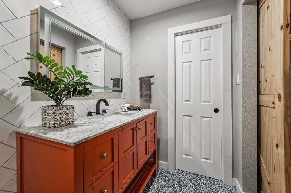 2423 Heritage Bnd Dr, Houston TX  77598-3116 exterior