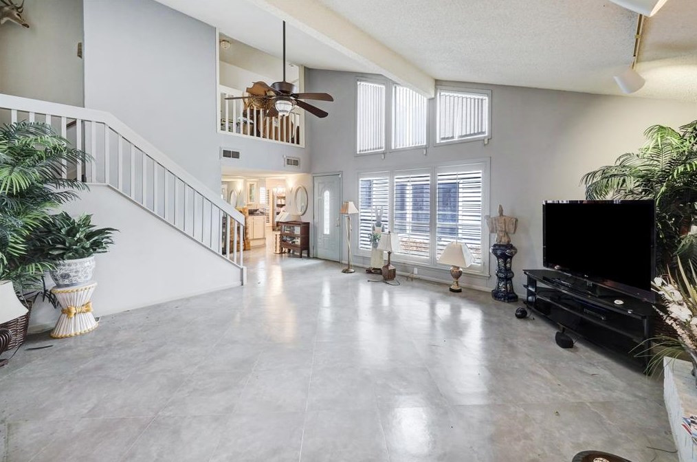 8441 Winningham Ln, Houston TX  77055-6634 exterior