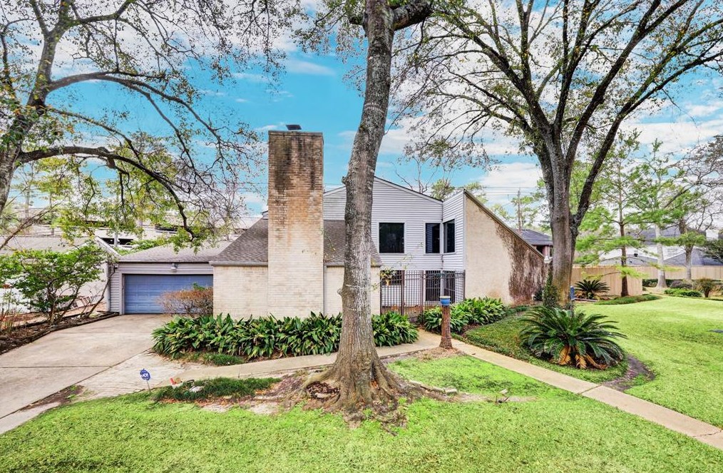 8441 Winningham Ln, Houston TX  77055-7531 exterior