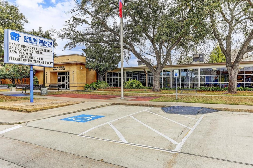 8441 Winningham Ln, Houston TX  77055-6634 exterior