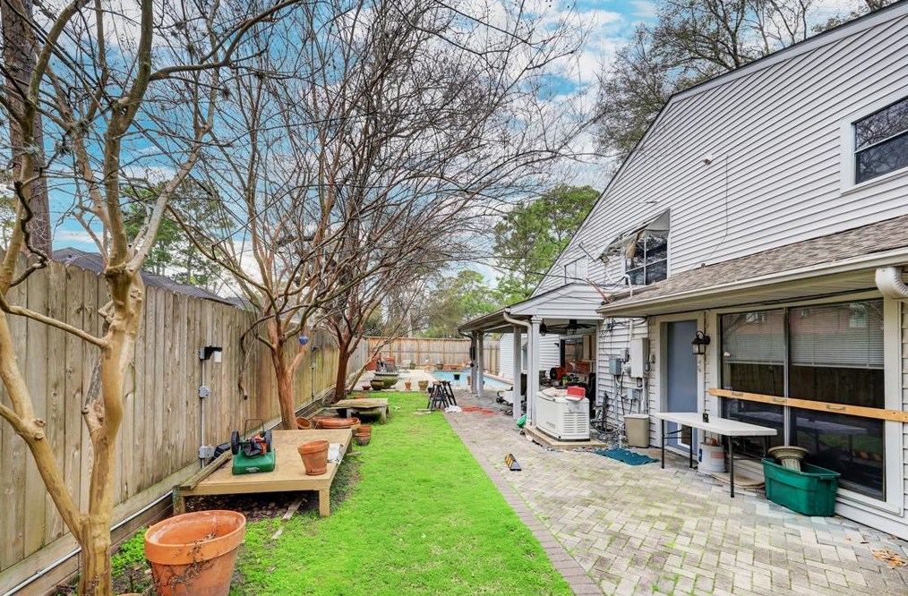 8441 Winningham Ln, Houston TX  77055-6634 exterior