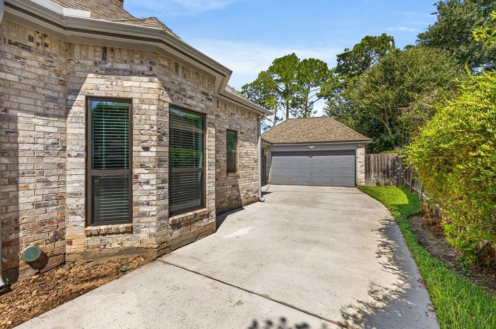7619 Clb Lk Dr, Houston TX  77095-2645 exterior