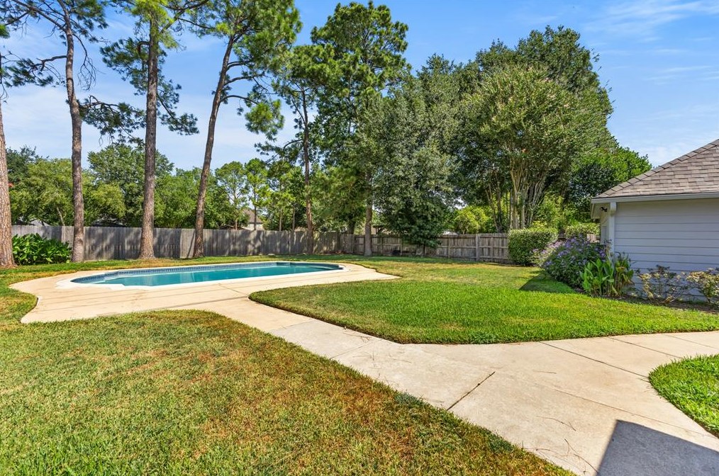 7619 Clb Lk Dr, Houston TX  77095-2645 exterior