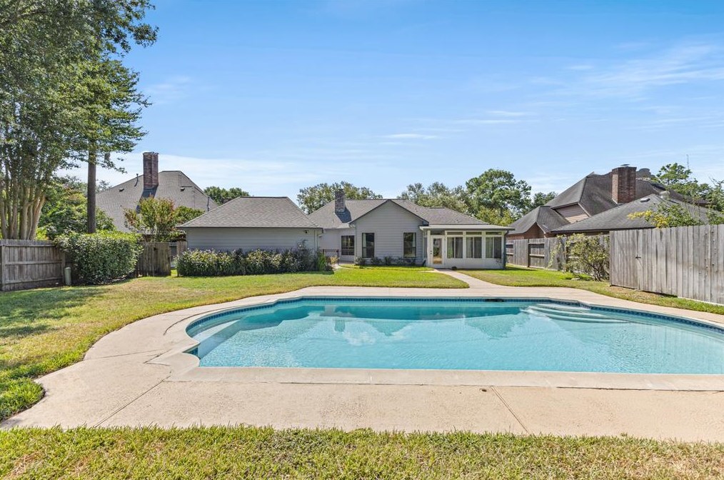 7619 Clb Lk Dr, Houston TX  77095-2645 exterior