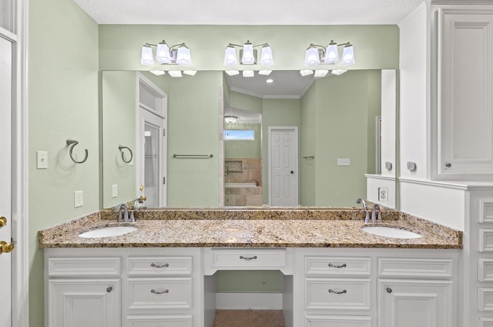 7619 Clb Lk Dr, Houston TX  77095-2645 exterior