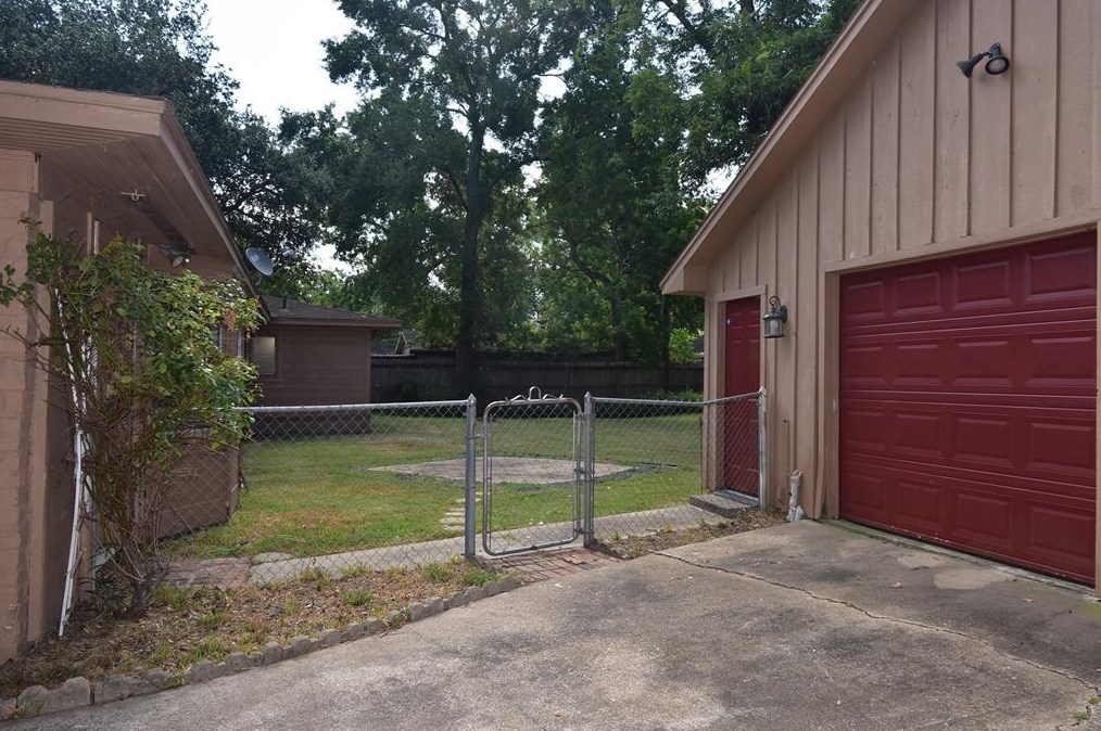 9313 Rosstown Way, Houston TX  77080-7415 exterior