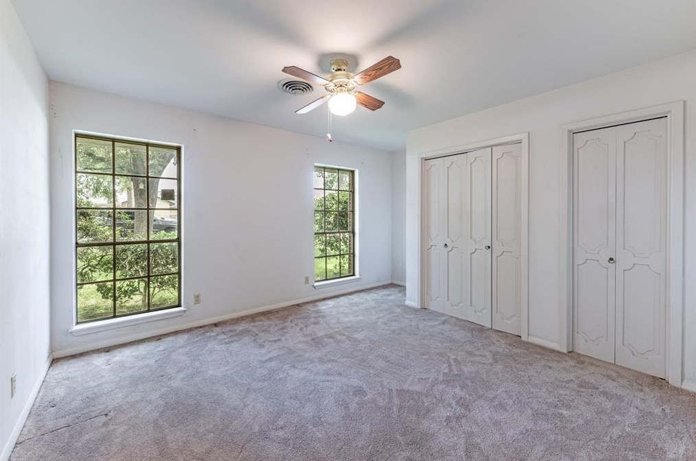 225 Elmwood St, Huntsville TX 77320-3407 exterior