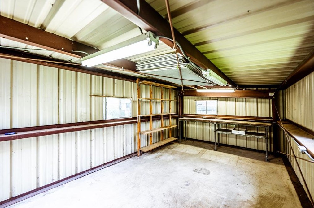 225 Elmwood St, Huntsville TX 77320-3407 exterior