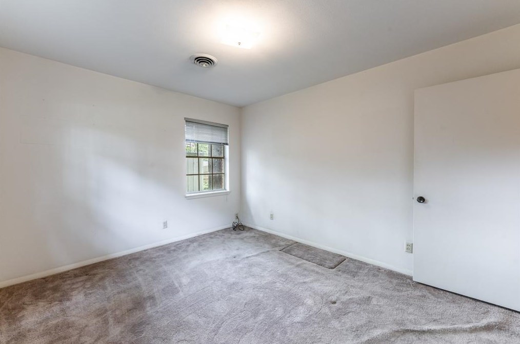 225 Elmwood St, Huntsville TX 77320-3407 exterior