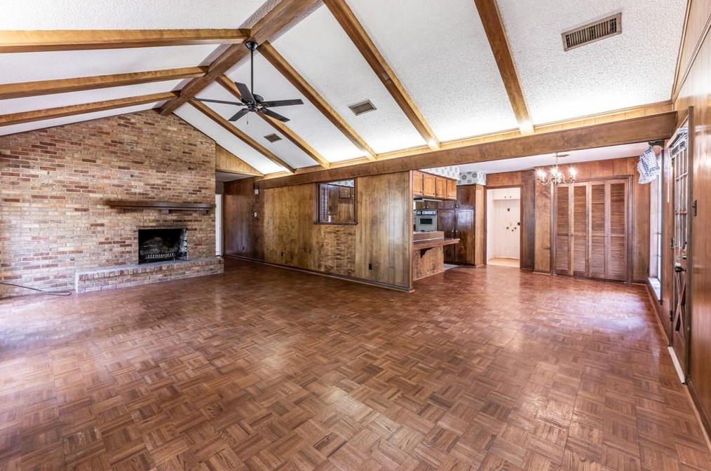 225 Elmwood St, Huntsville TX 77320-3407 exterior