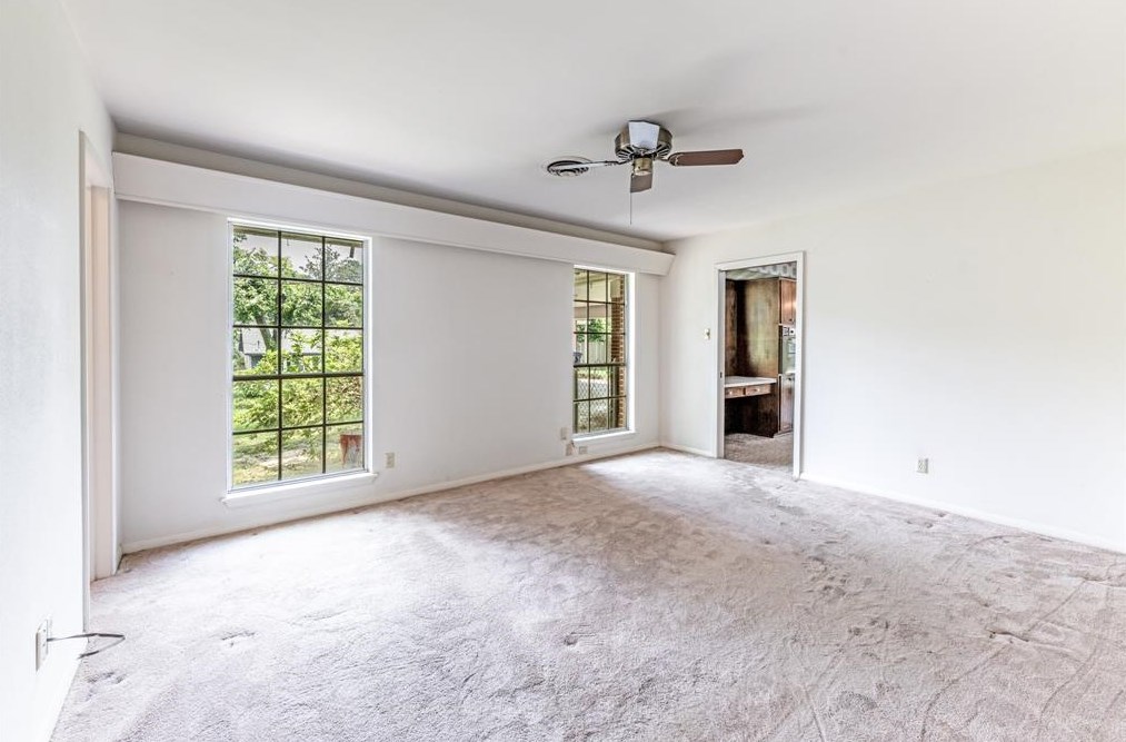 225 Elmwood St, Huntsville TX 77320-3407 exterior