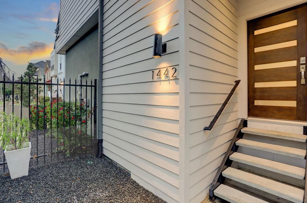 1442 25th St, Houston TX  77008-1620 exterior