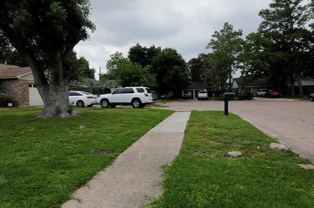 11214 Sandstone St, Houston TX  77036-6132 exterior