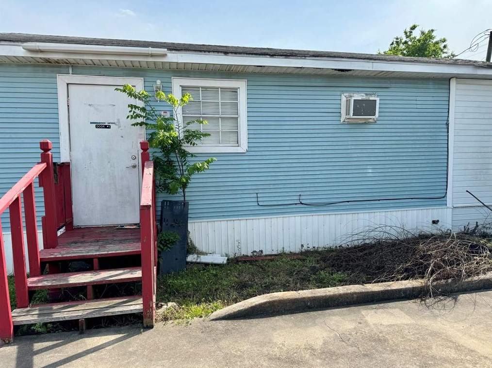 1932 Strawberry Rd, Pasadena TX 77502-3937 exterior