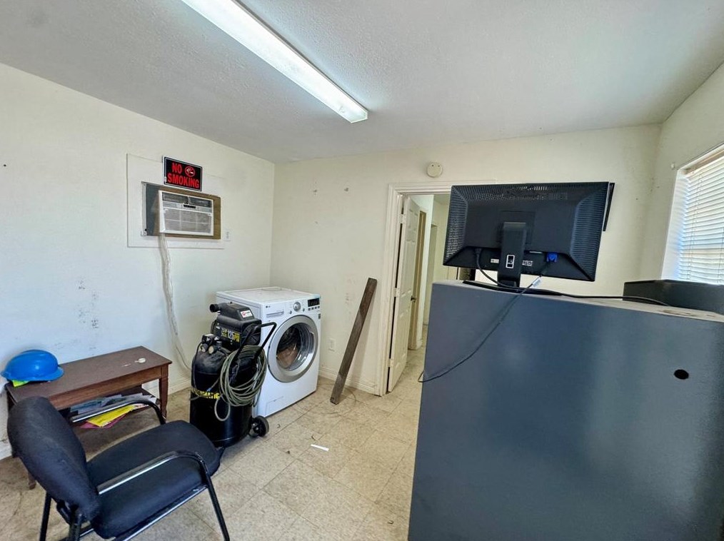 1932 Strawberry Rd, Pasadena TX 77502-3937 exterior