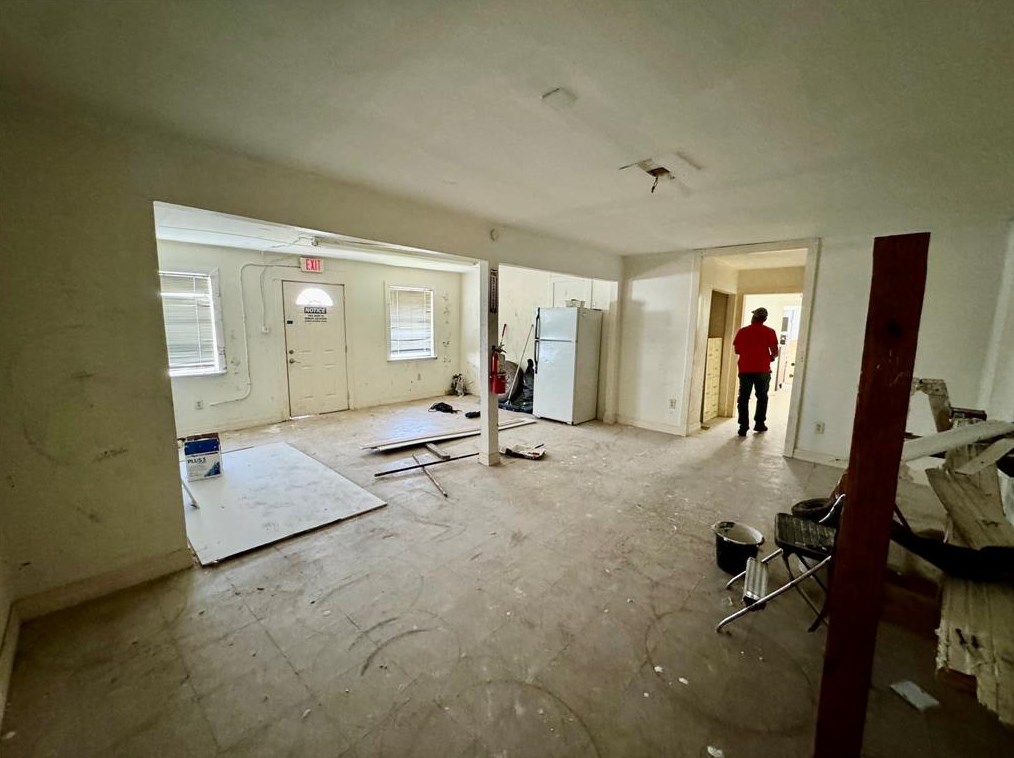 1932 Strawberry Rd, Pasadena TX 77502-3937 exterior