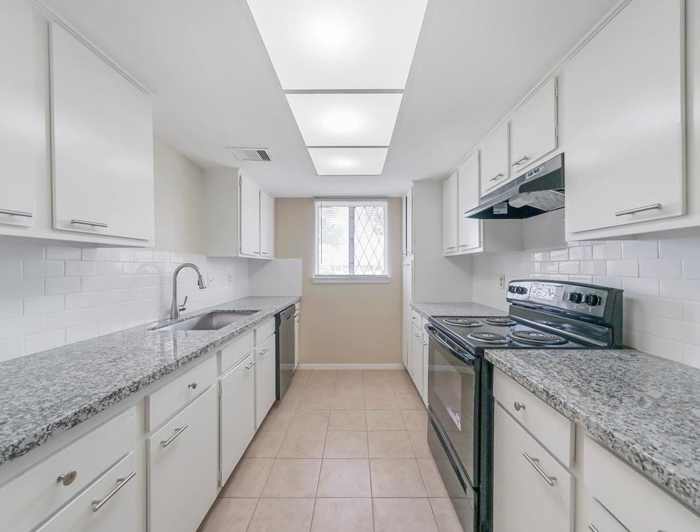 11315 Beechnut St, Houston TX  77072-4221 exterior