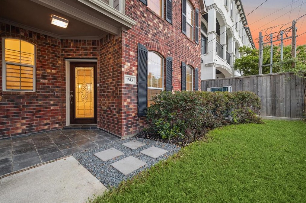1613 15th St, Houston TX  77008-3731 exterior