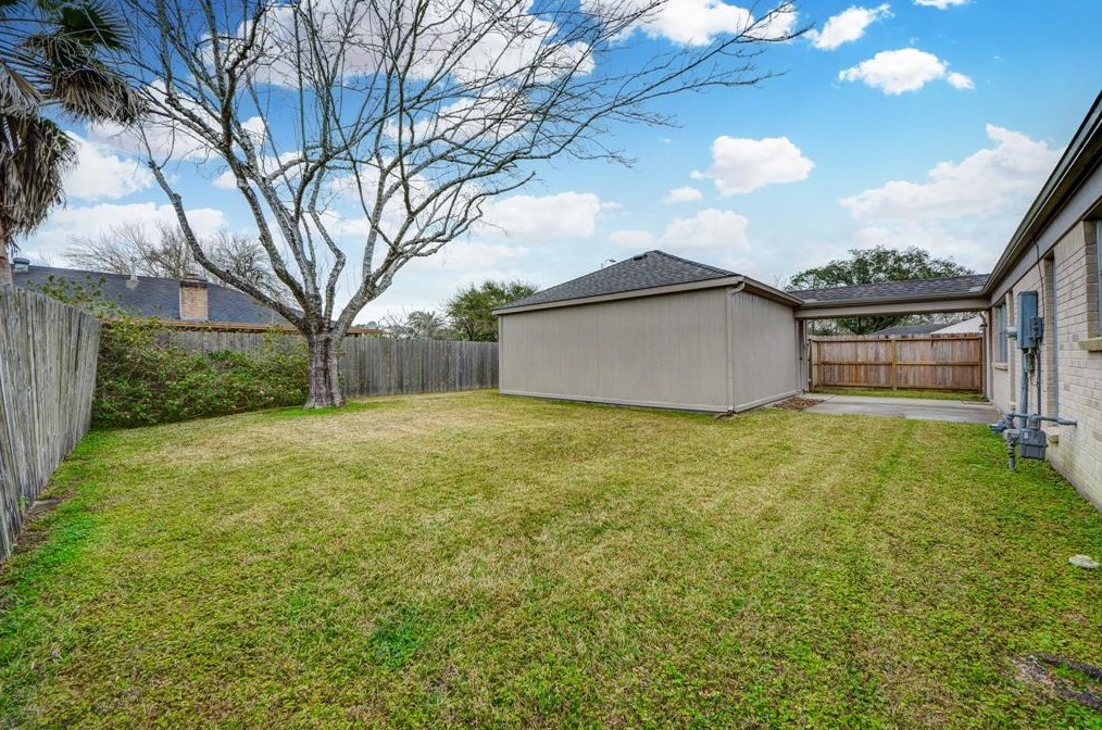 15827 Parksley Dr, Houston TX 77059-4628 exterior