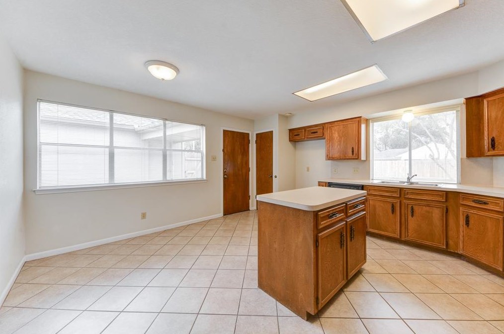 15827 Parksley Dr, Houston TX 77059-4628 exterior