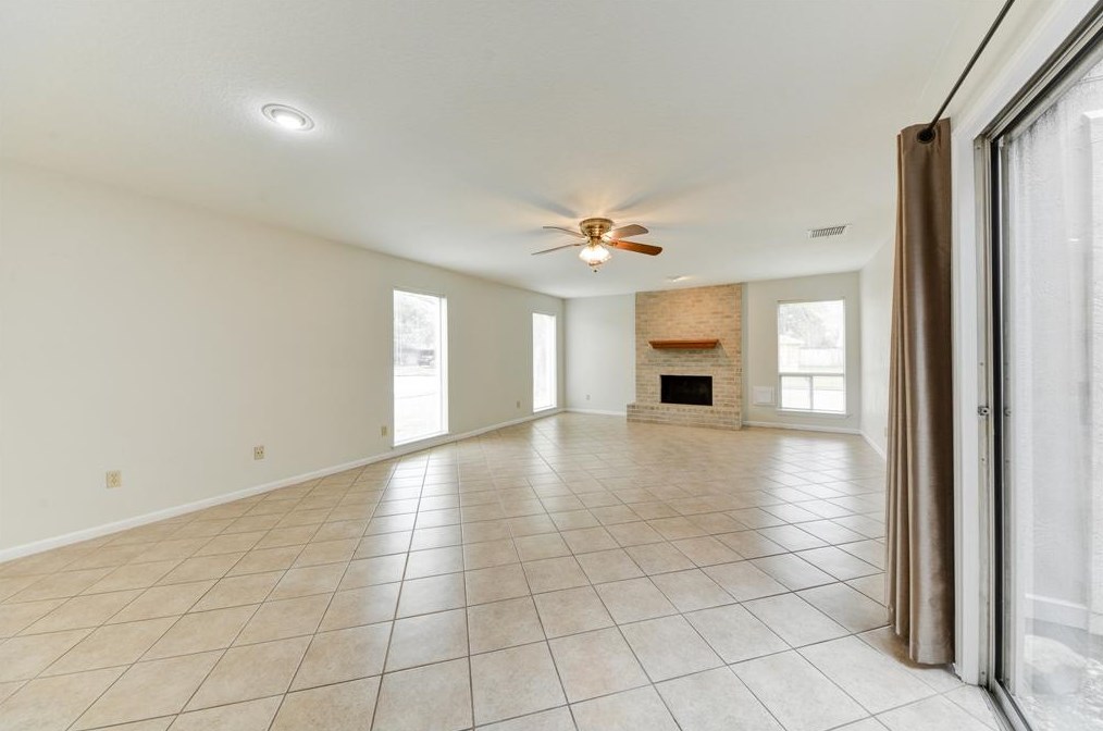 15827 Parksley Dr, Houston TX 77059-4628 exterior