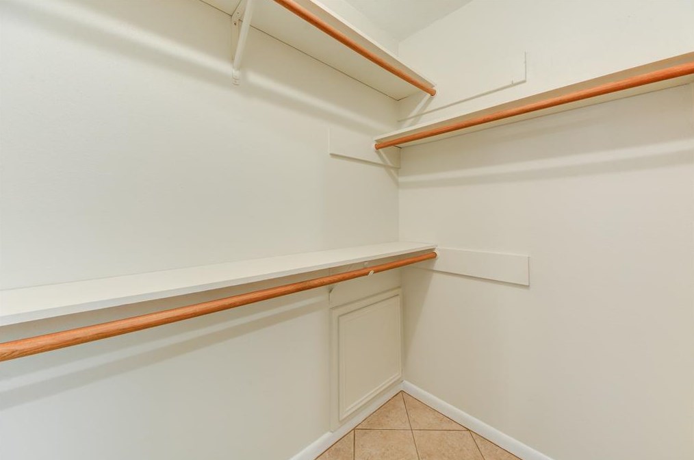 15827 Parksley Dr, Houston TX 77059-4628 exterior