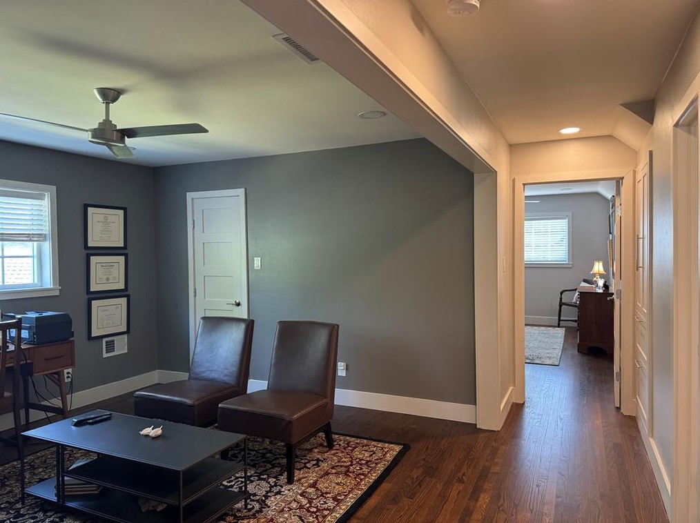 330 Wycliffe Dr, Houston TX  77043-3901 exterior