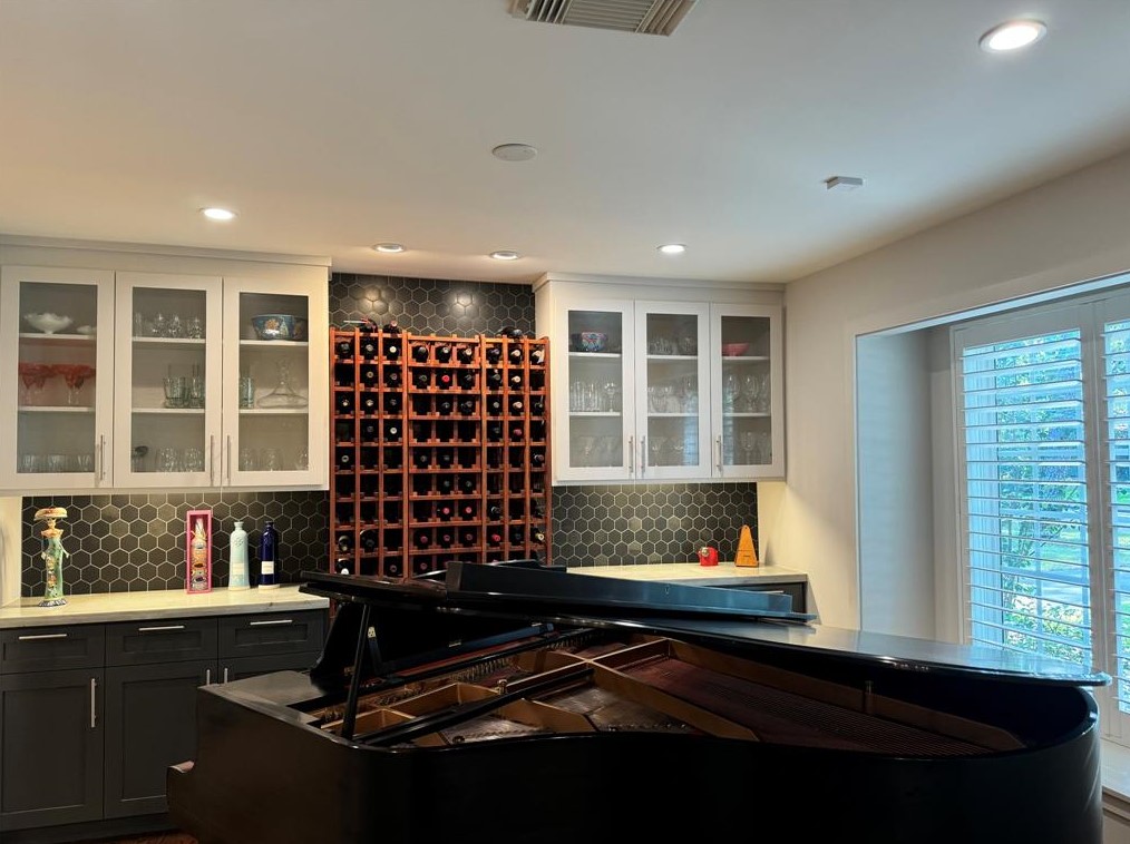 330 Wycliffe Dr, Houston TX  77043-3901 exterior