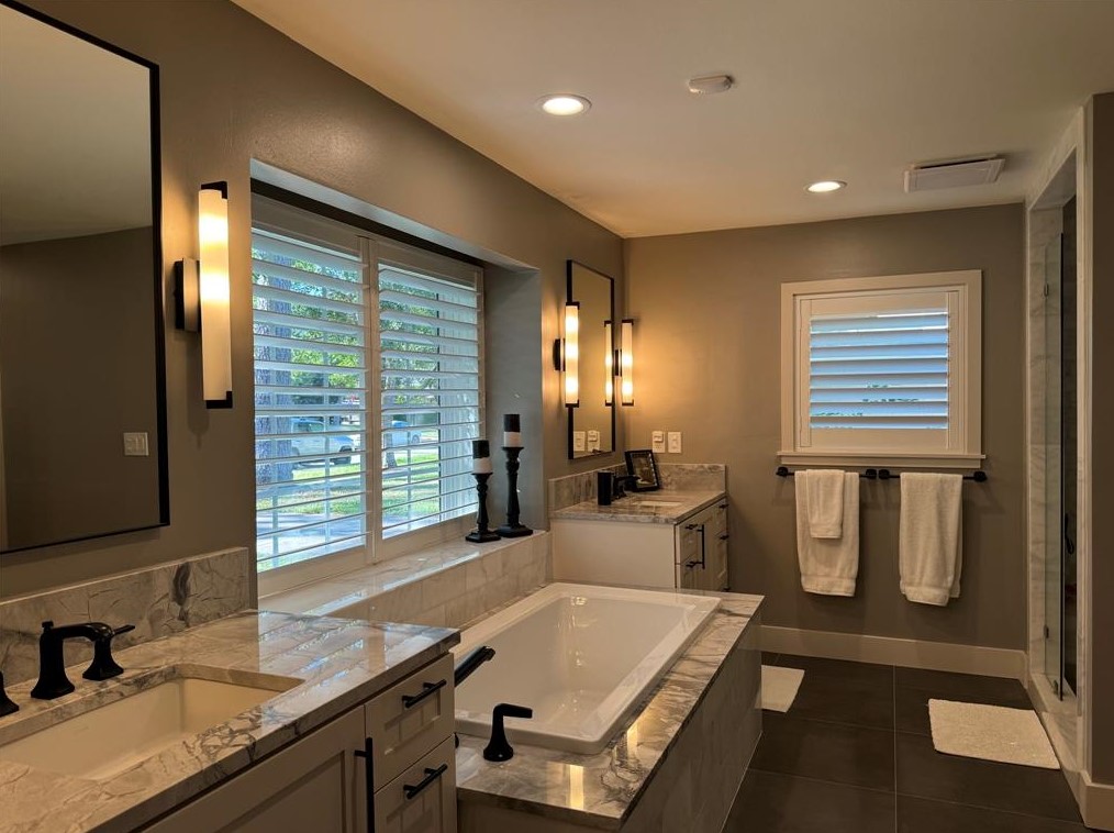 330 Wycliffe Dr, Houston TX  77043-3901 exterior