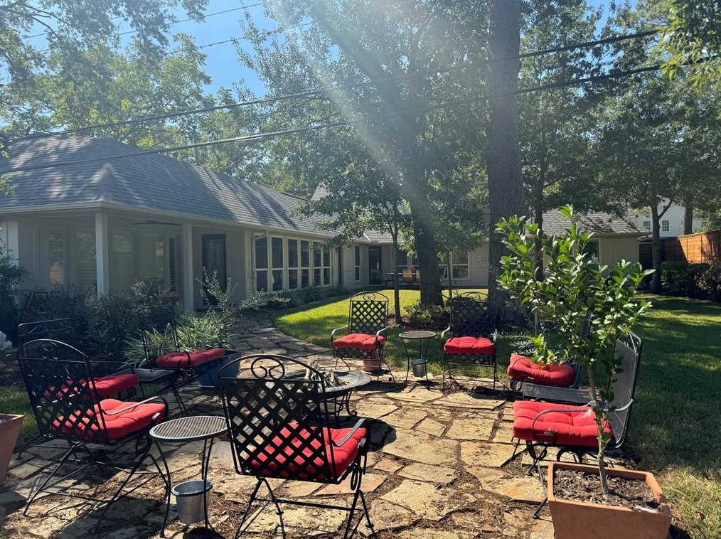 330 Wycliffe Dr, Houston TX  77043-3901 exterior